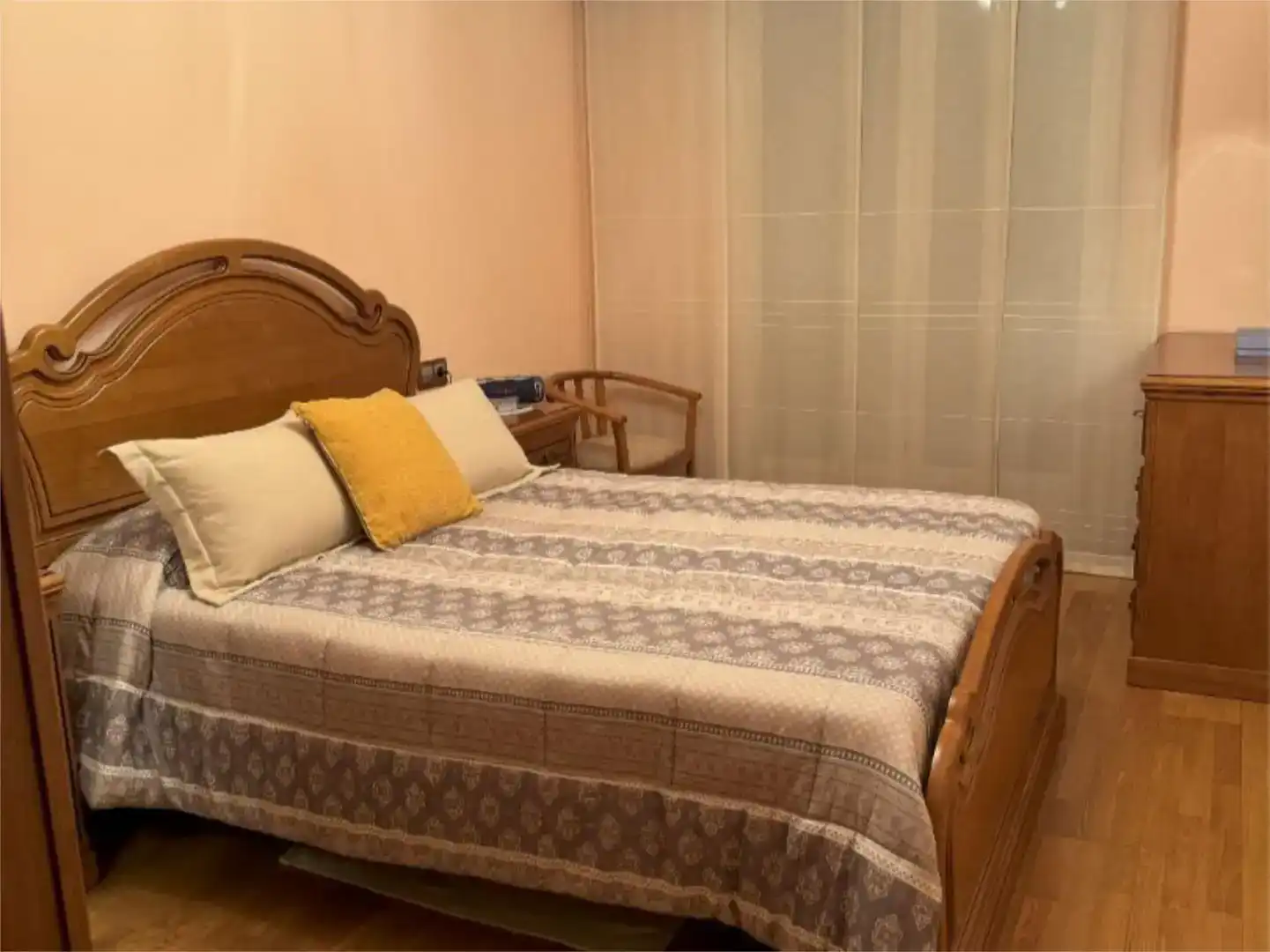 Habitación de Piso en venta en Cacabelos con Parquet, Trastero y Amueblado