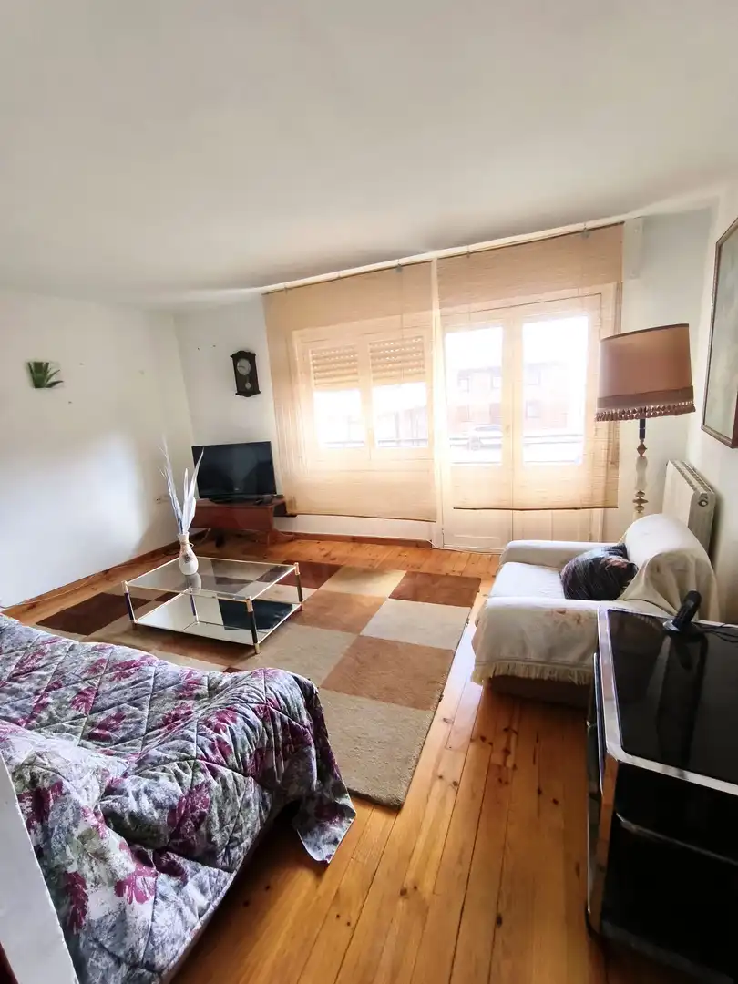 Sala de estar de Piso en venta en Almanza con Calefacción