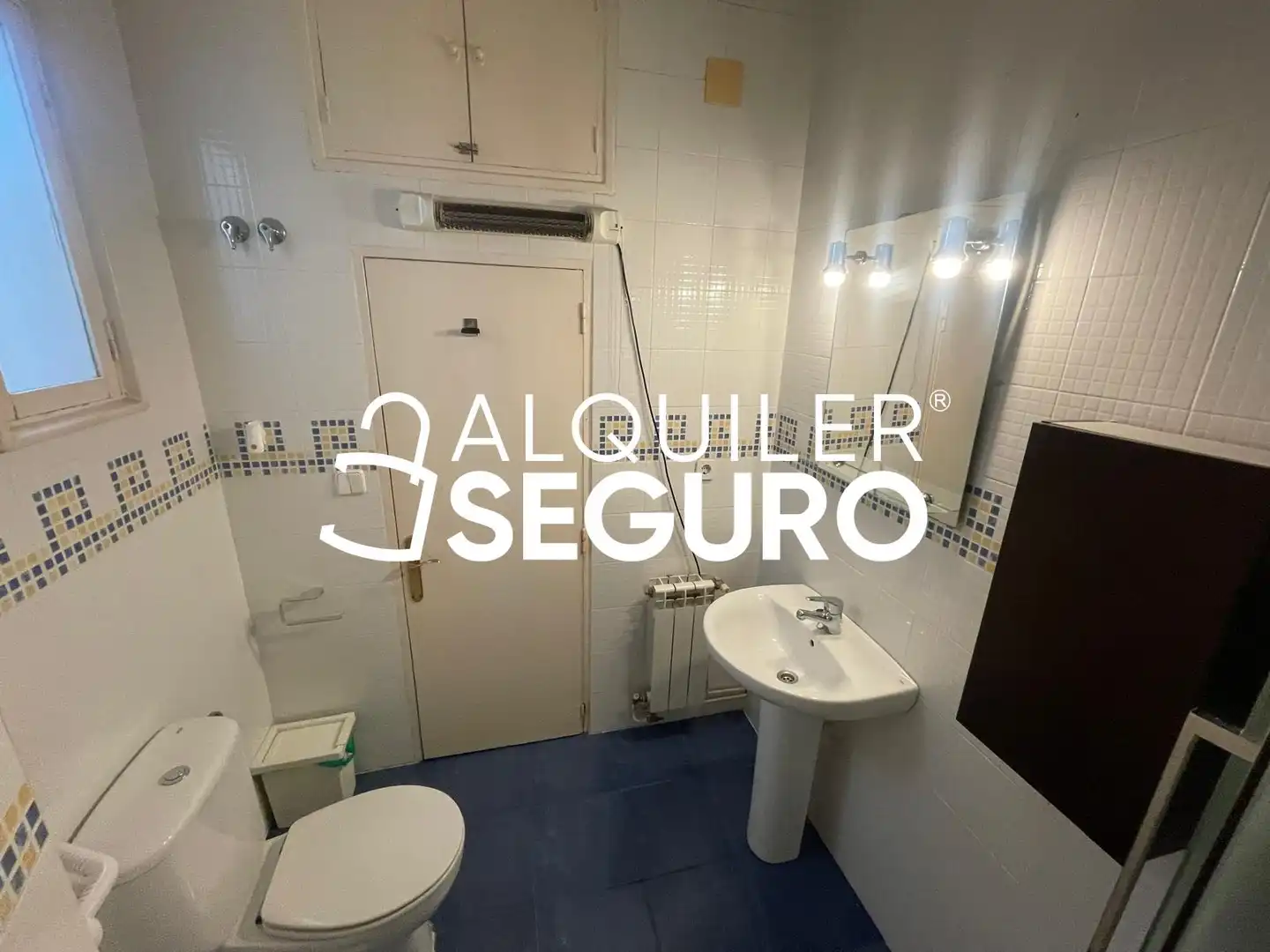 Bathroom of Flat for rent in Madrid  with Air Conditioner, Heating and Terrace