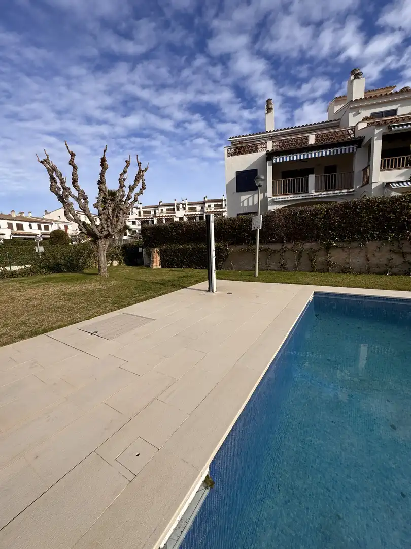 Piscina de Apartamento de alquiler en Castell d'Aro, Platja d'Aro i s'Agaró con Jardín privado, Piscina y Horno