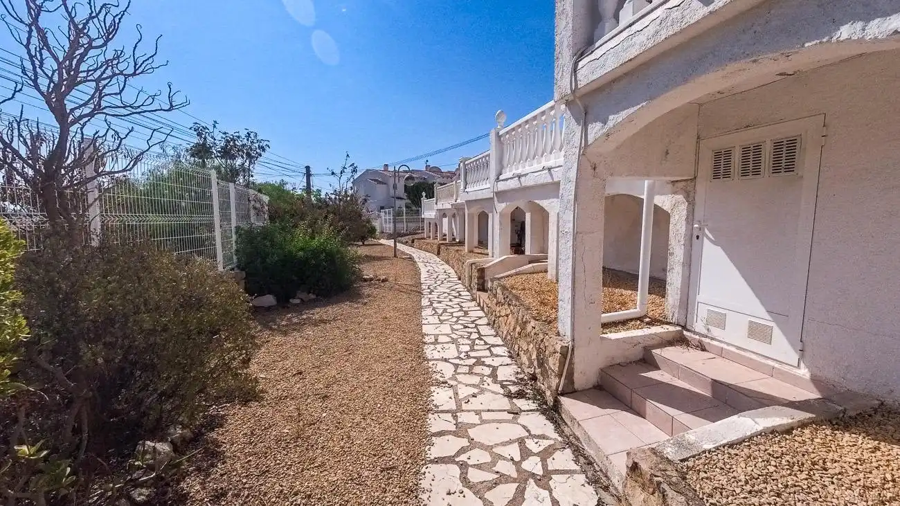 Vista exterior de Apartamento en venta en La Nucia con Aire acondicionado, Balcón y Piscina comunitaria