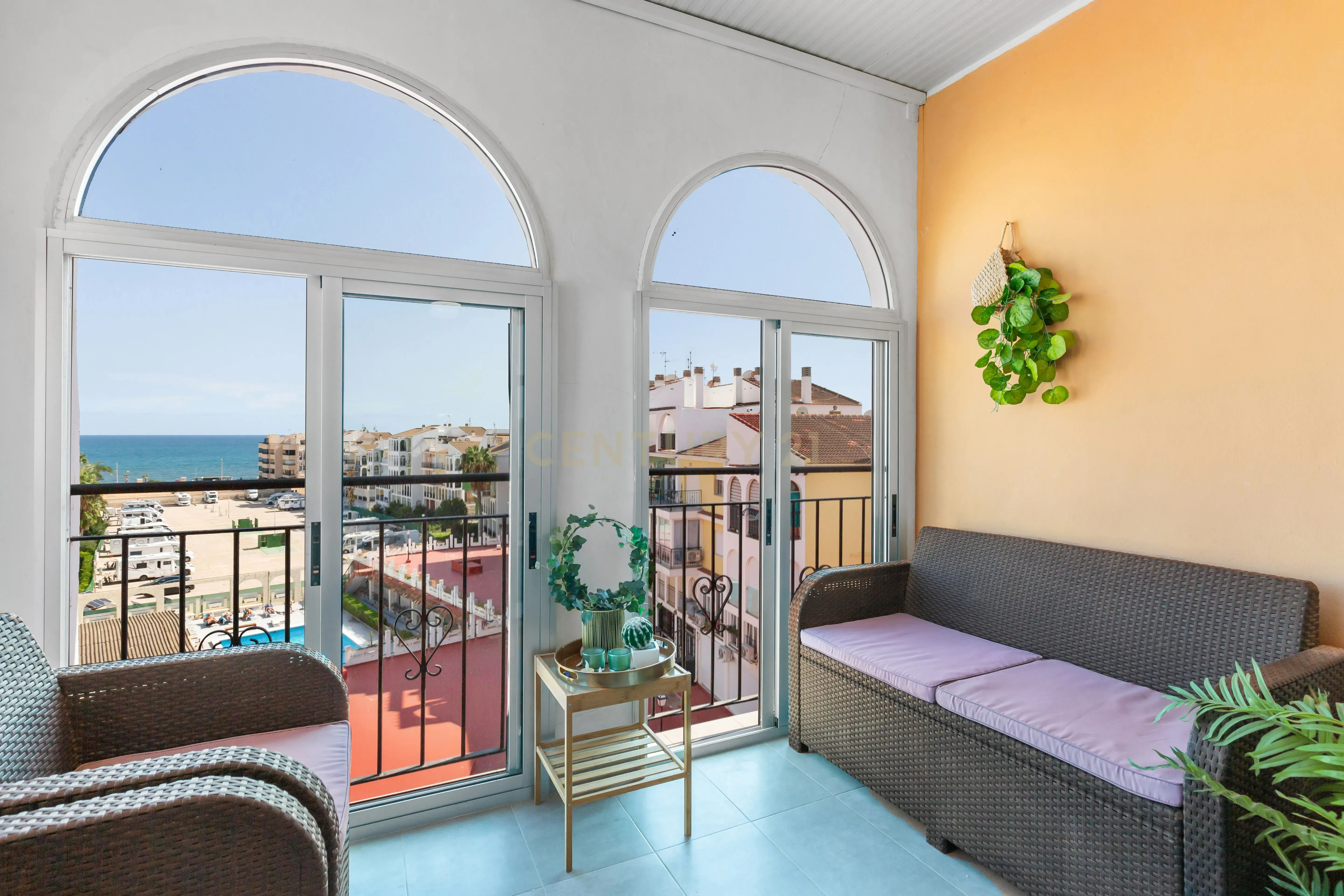 Dormitori de Apartament en venda en Torrevieja amb Aire condicionat i TV