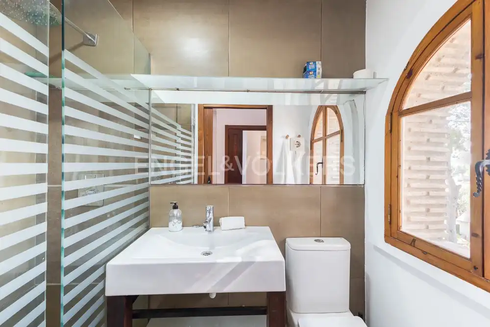 Baño de Casa o chalet de alquiler en Manises con Aire acondicionado, Calefacción y Jardín privado