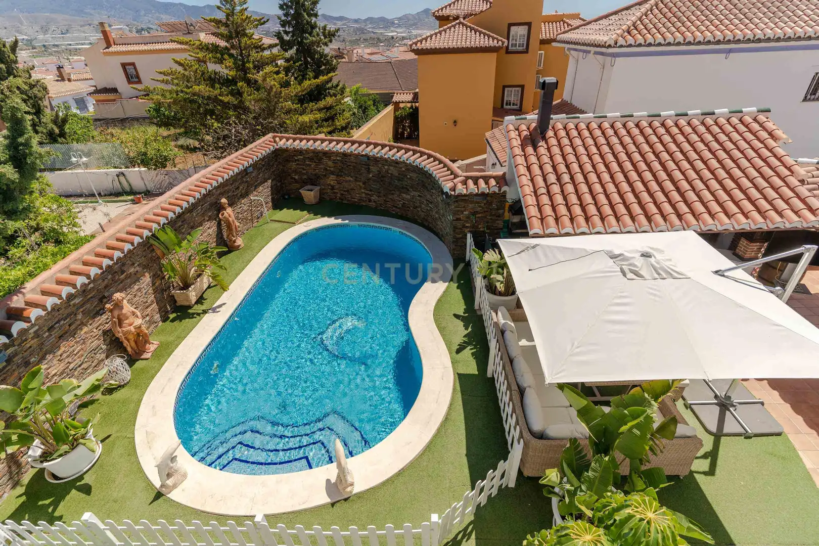 Piscina de Casa o chalet en venta en Motril con Aire acondicionado y Jardín privado