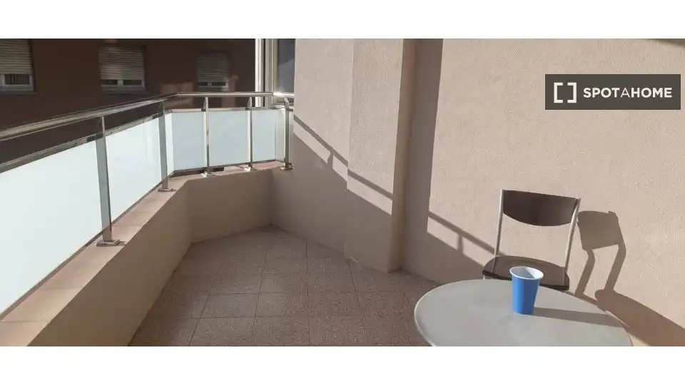 Balcony of Flat for share in Mataró  with Air Conditioner, Heating and Terrace