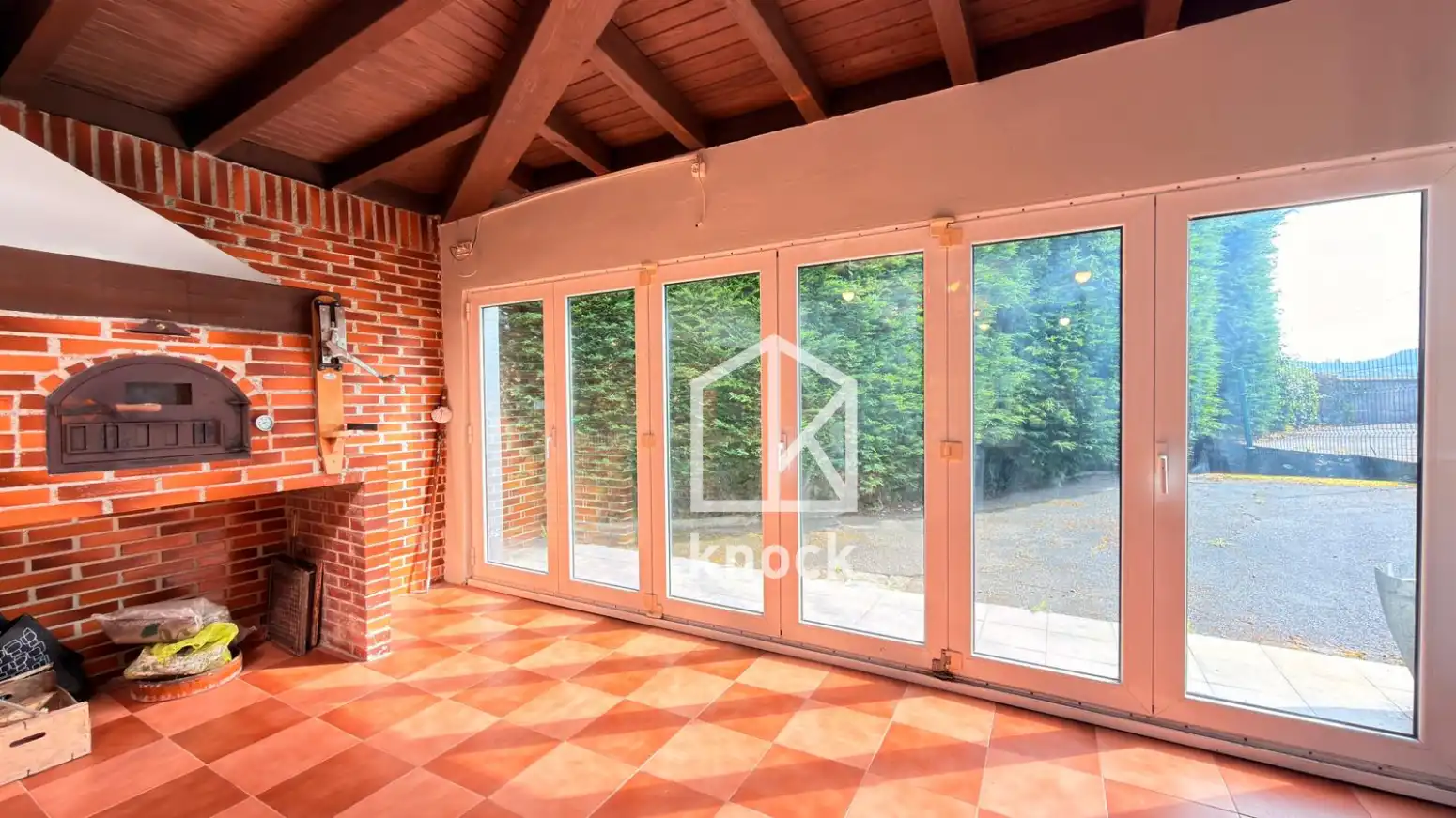 Jardí de Casa o xalet en venda en Oviedo  amb Calefacció, Parquet i Terrassa