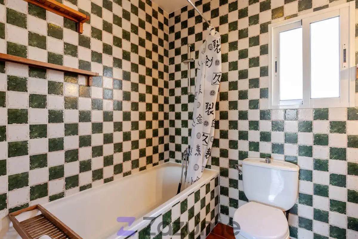 Baño de Piso de alquiler en Madrid con Calefacción, Amueblado y Horno