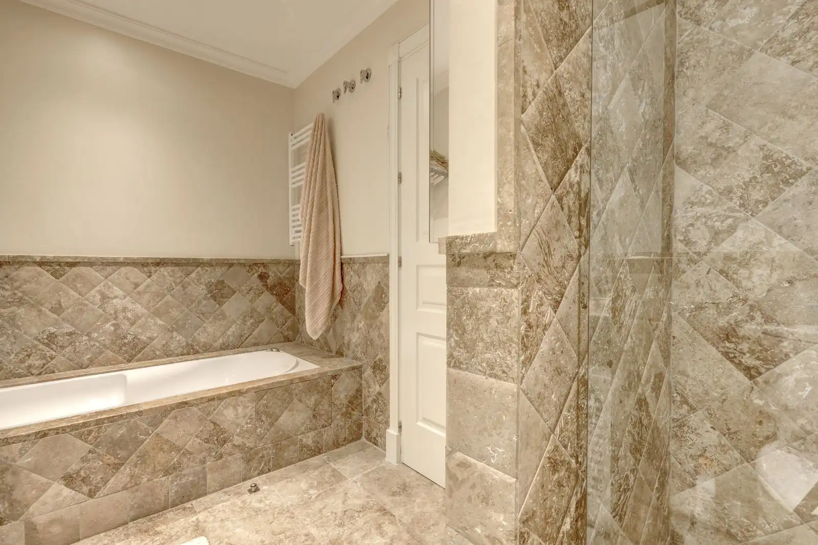 Apartament amb piscina en venda a Benahavís pueblo, imagen 17