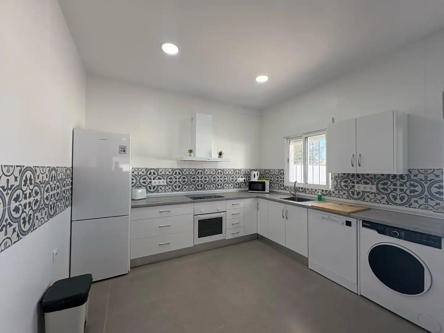 Kitchen of Houses for sale in Chiclana de la Frontera  with Air Conditioner, Private garden and Terrace