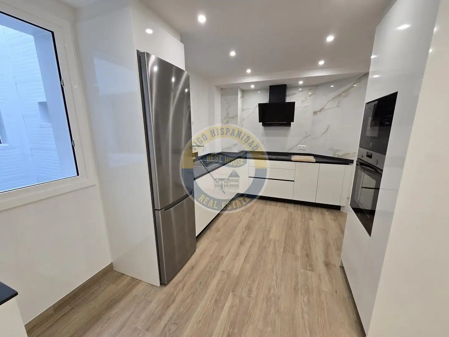 Cocina de Piso de alquiler en Vigo  con Calefacción, Parquet y Balcón