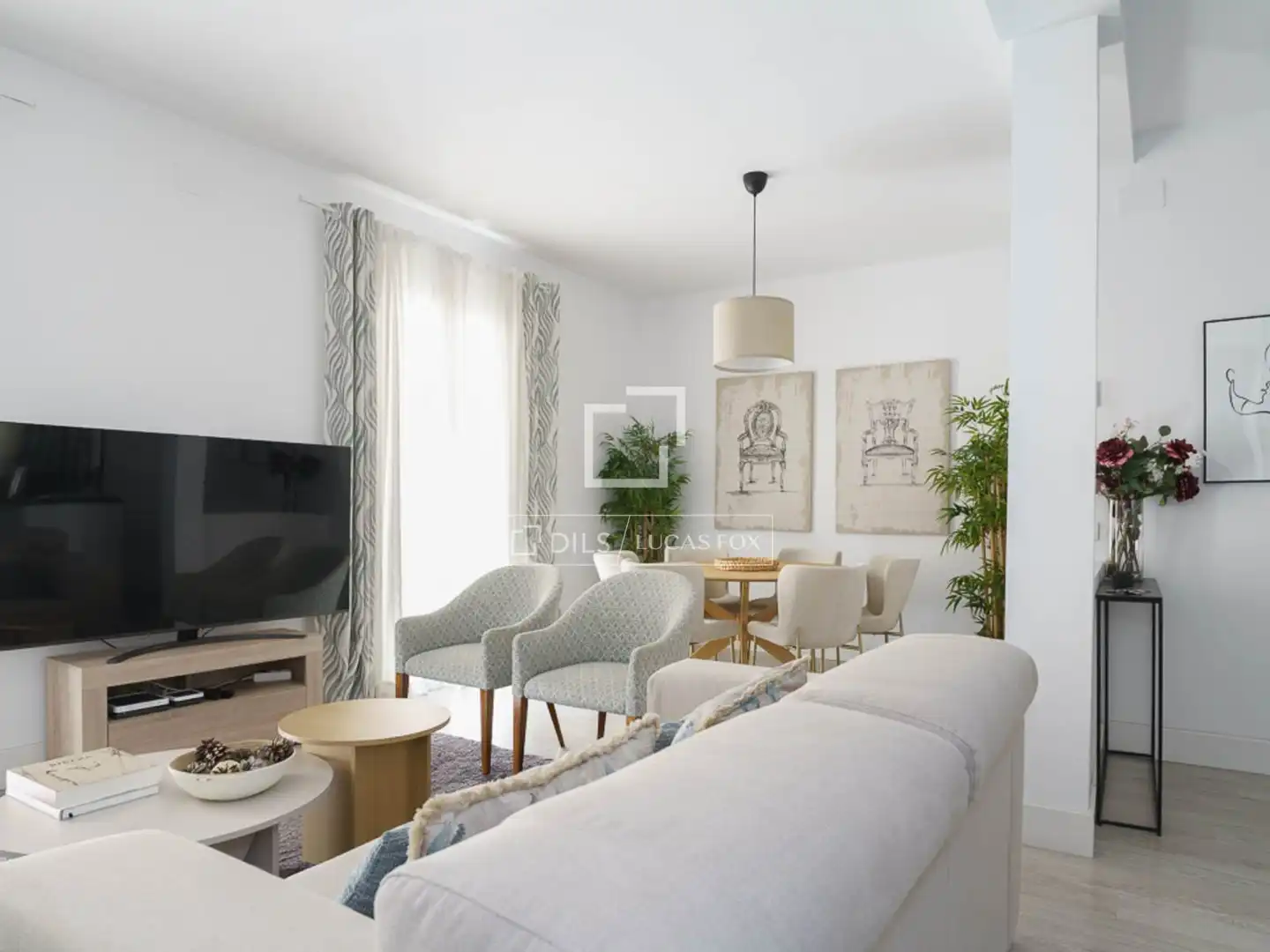 Living room of Flat for rent in Madrid  with Air Conditioner, Parquet flooring and Furnished