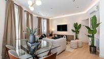 Living room of Flat for sale in  Madrid Capital  with Air Conditioner, Heating and Private garden