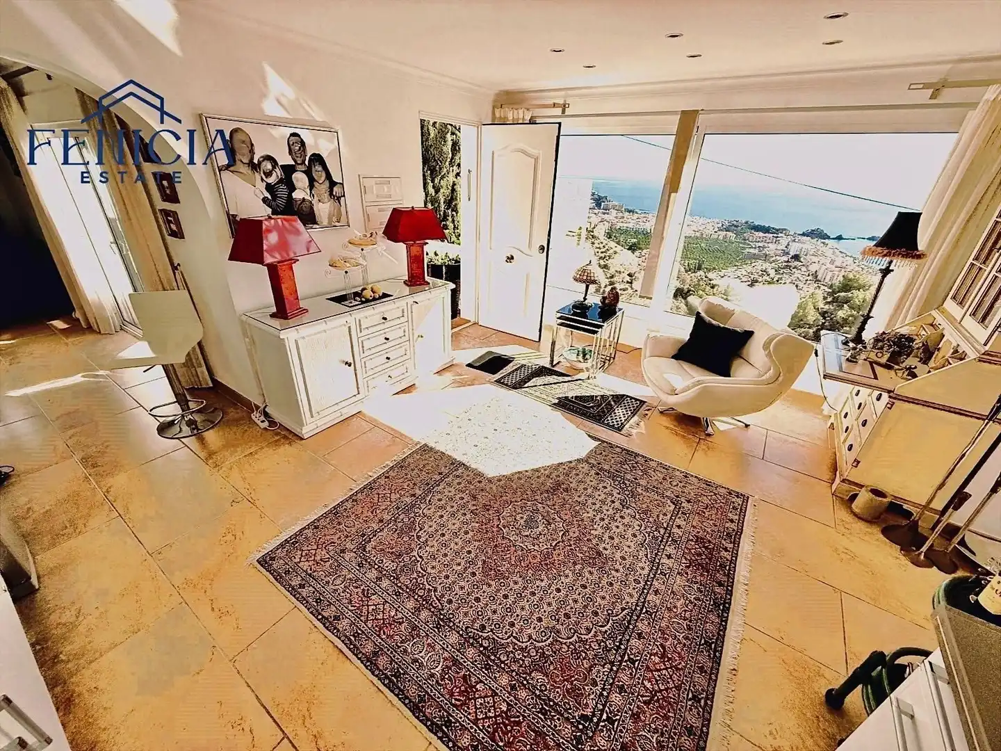 Sala de estar de Casa o chalet en venta en Almuñécar con Aire acondicionado, Calefacción y Jardín privado