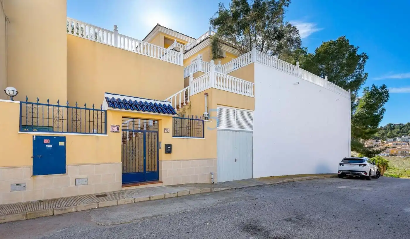 Vista exterior de Pis en venda en San Miguel de Salinas amb Aire condicionat, Calefacció i Terrassa