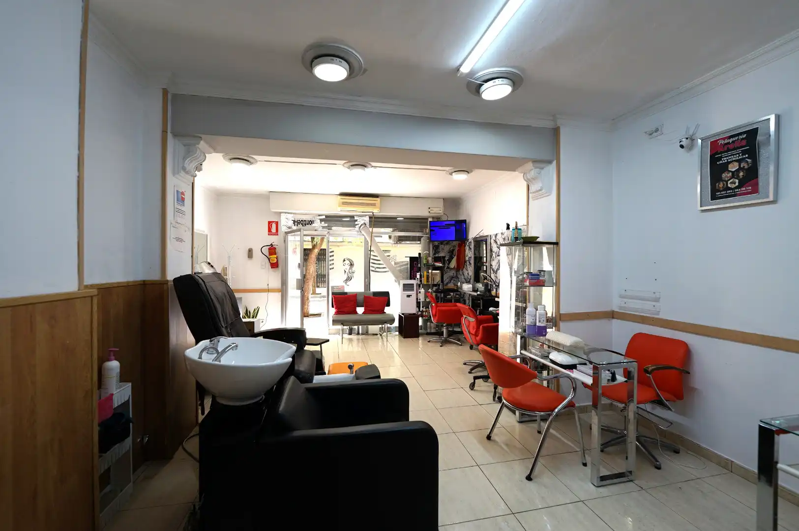 Local comercial en traspàs a Carrer de Emilia Pardo Bazán 14, imagen 9