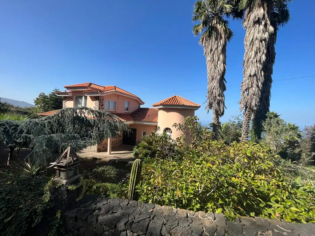 Vista exterior de Casa o chalet en venta en La Orotava con Jardín privado, Terraza y Piscina
