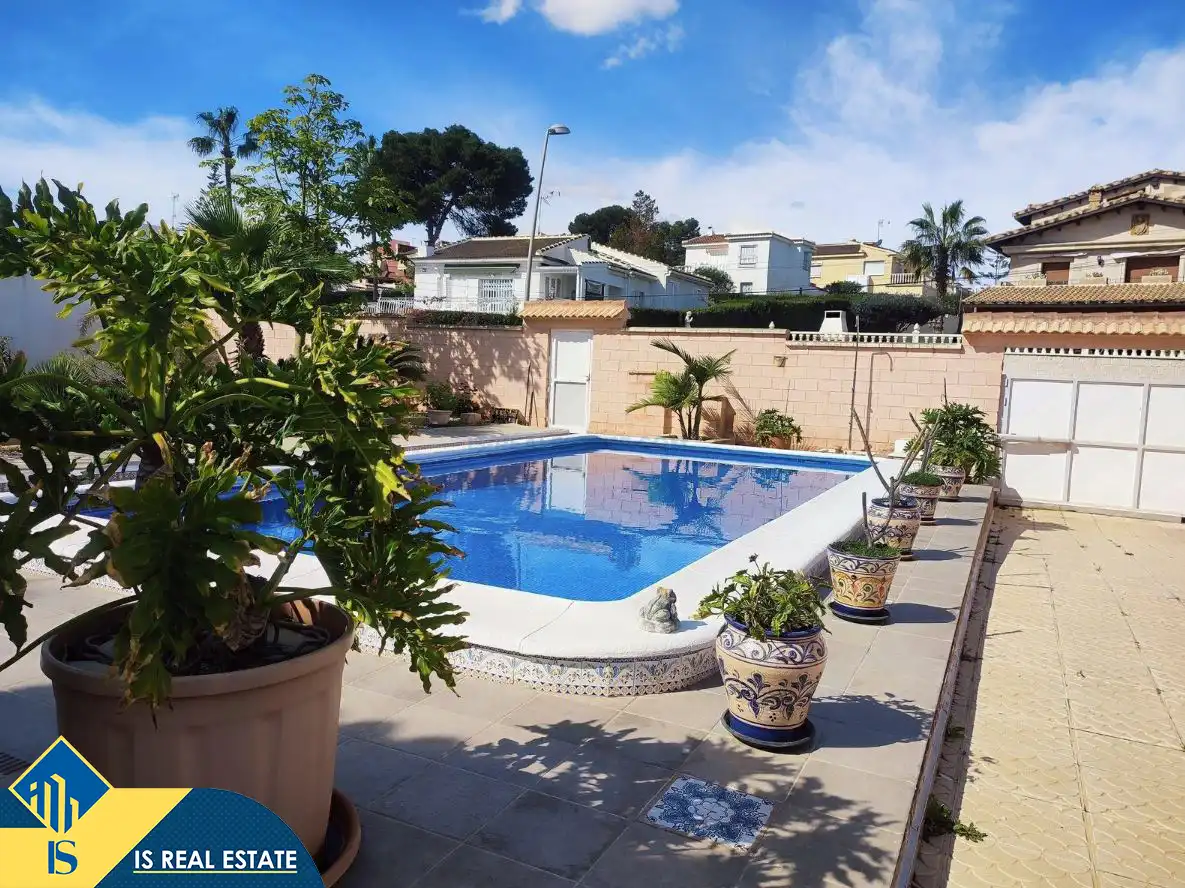 Chalet con piscina en venta en Los Balcones - Los Altos, imagen 5