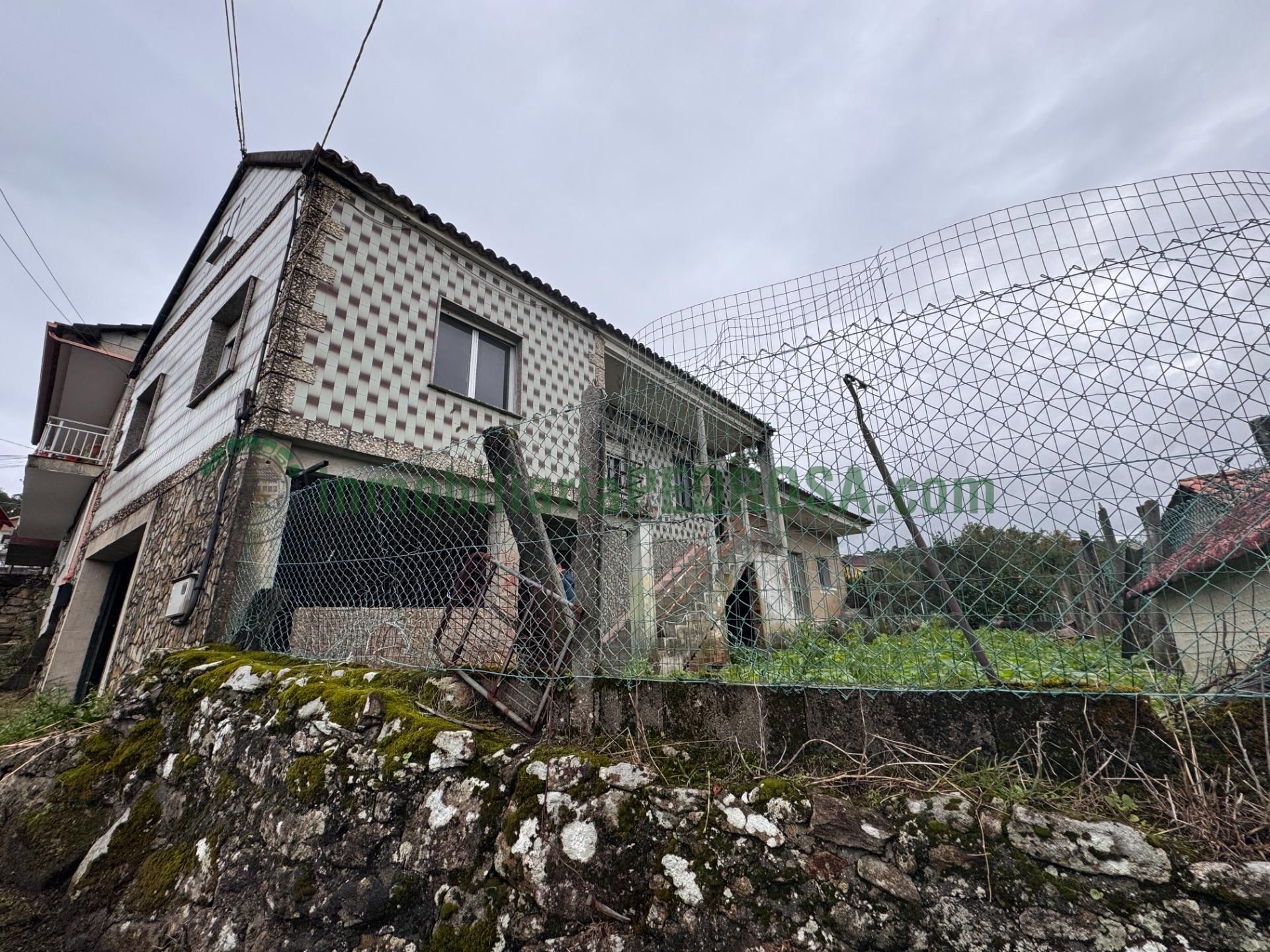 Vista exterior de Casa o xalet en venda en Poio amb Jardí privat