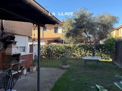 Jardí de Casa adosada en venda en Tordera amb Calefacció i Terrassa