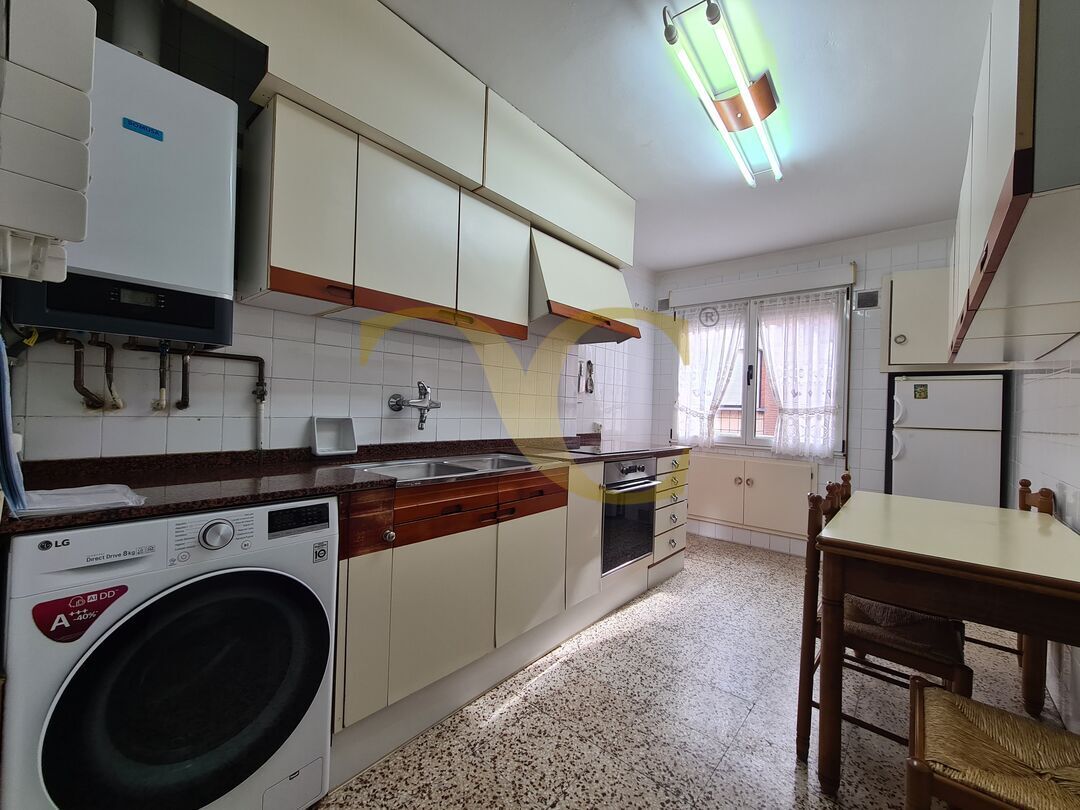 Cuina de Pis en venda en Gijón  amb Calefacció