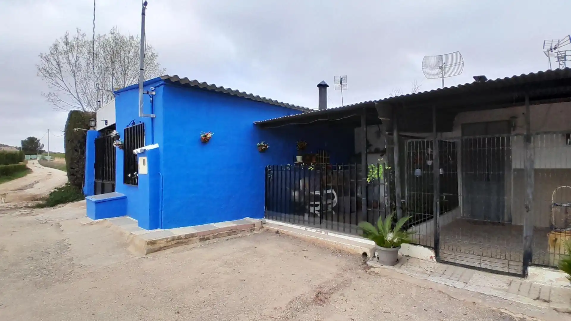 Vista exterior de Casa o xalet en venda en Yecla amb Traster i Piscina