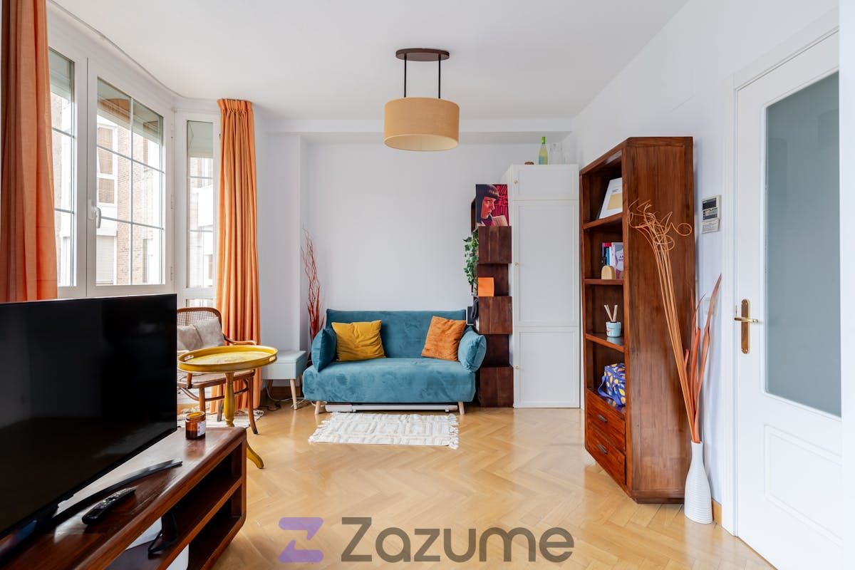 Sala d'estar de Estudi de lloguer en  Madrid Capital amb Aire condicionat, Calefacció i Jardí privat