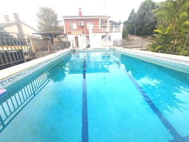 Xalet amb piscina en venda a Capellania