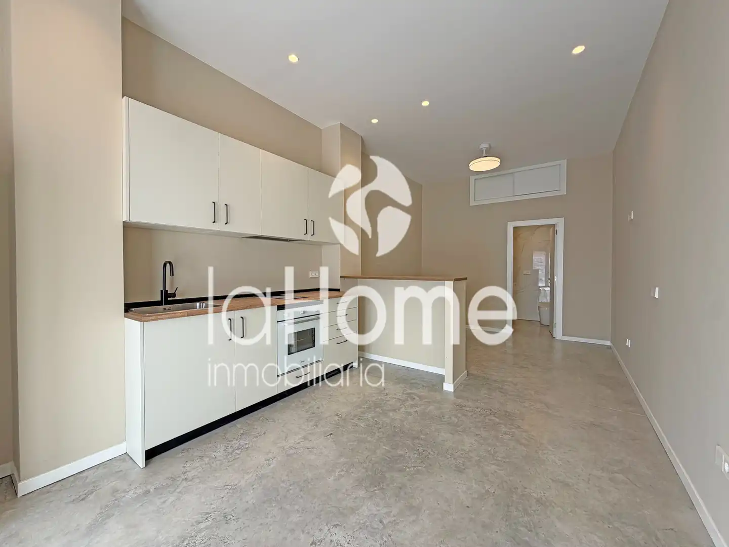 Loft zum Verkauf in Paterna mit Ofen