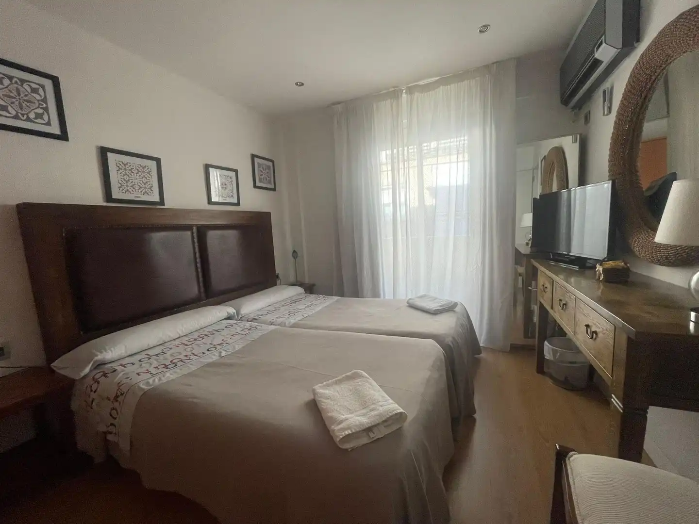 Bedroom of Flat for sale in Granada  with Air Conditioner, Heating and Balcony