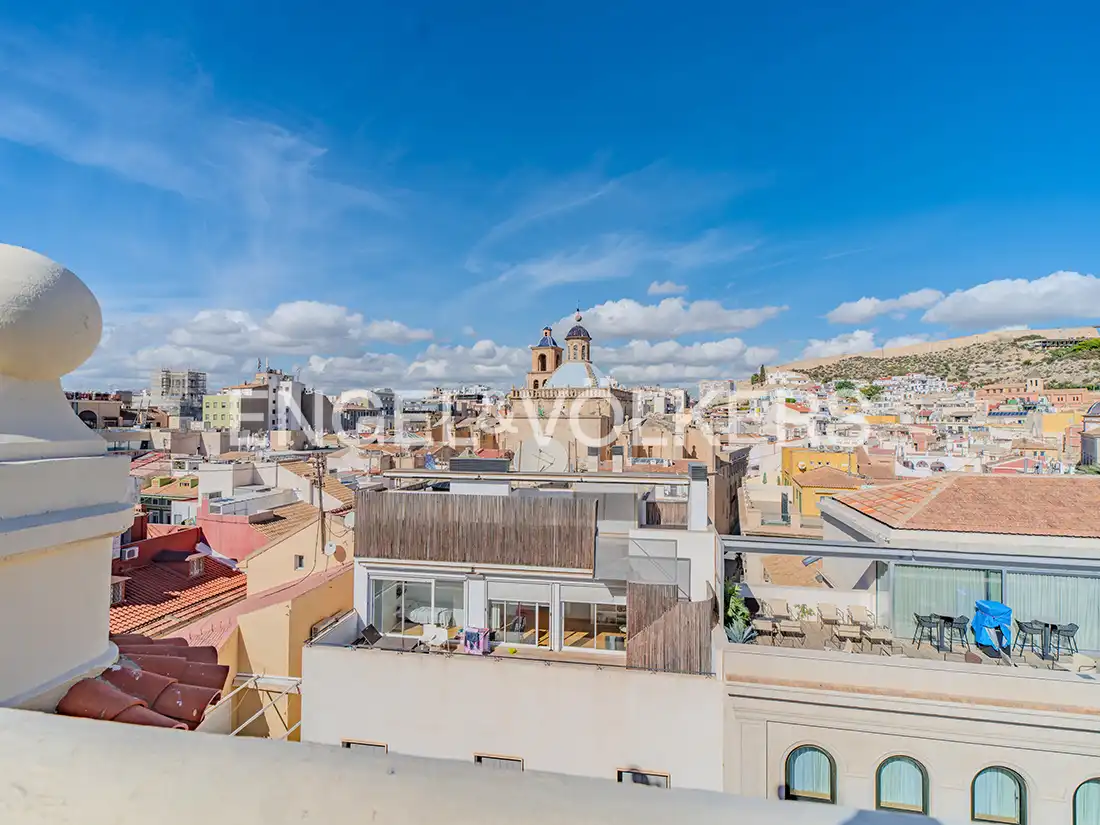 Vista exterior de Àtic en venda en Alicante / Alacant amb Aire condicionat, Calefacció i Terrassa