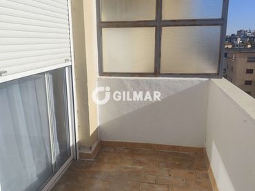 Flat with balcony to rent in Sur