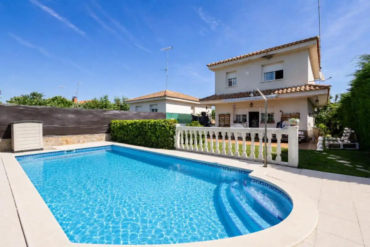 Swimming pool of Houses for sale in Batres  with Heating, Private garden and Swimming Pool