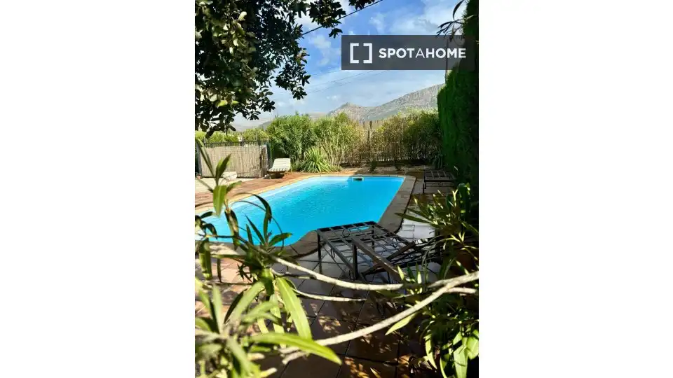Vista exterior de Apartamento para compartir en Villanueva del Trabuco con Aire acondicionado, Terraza y Amueblado