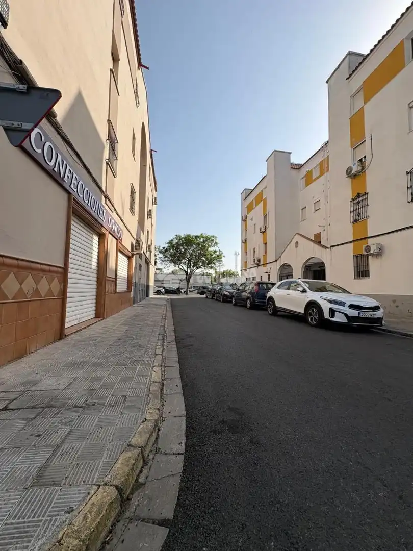 Vista exterior de Piso en venta en La Rinconada con Aire acondicionado