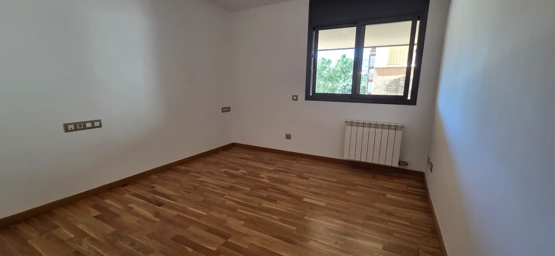 Schlafzimmer von Maisonette zum Verkauf in Barcelona mit Klimaanlage, Heizung und Parkett