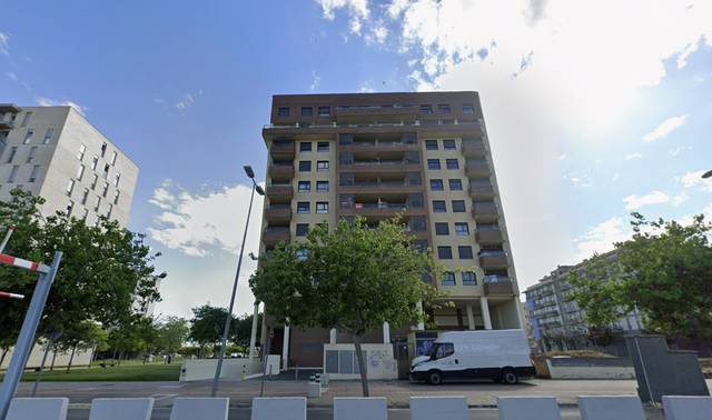 Piso en Venta en C/ Juan XXIII en Centro Comercial - Capsades -  Hospital