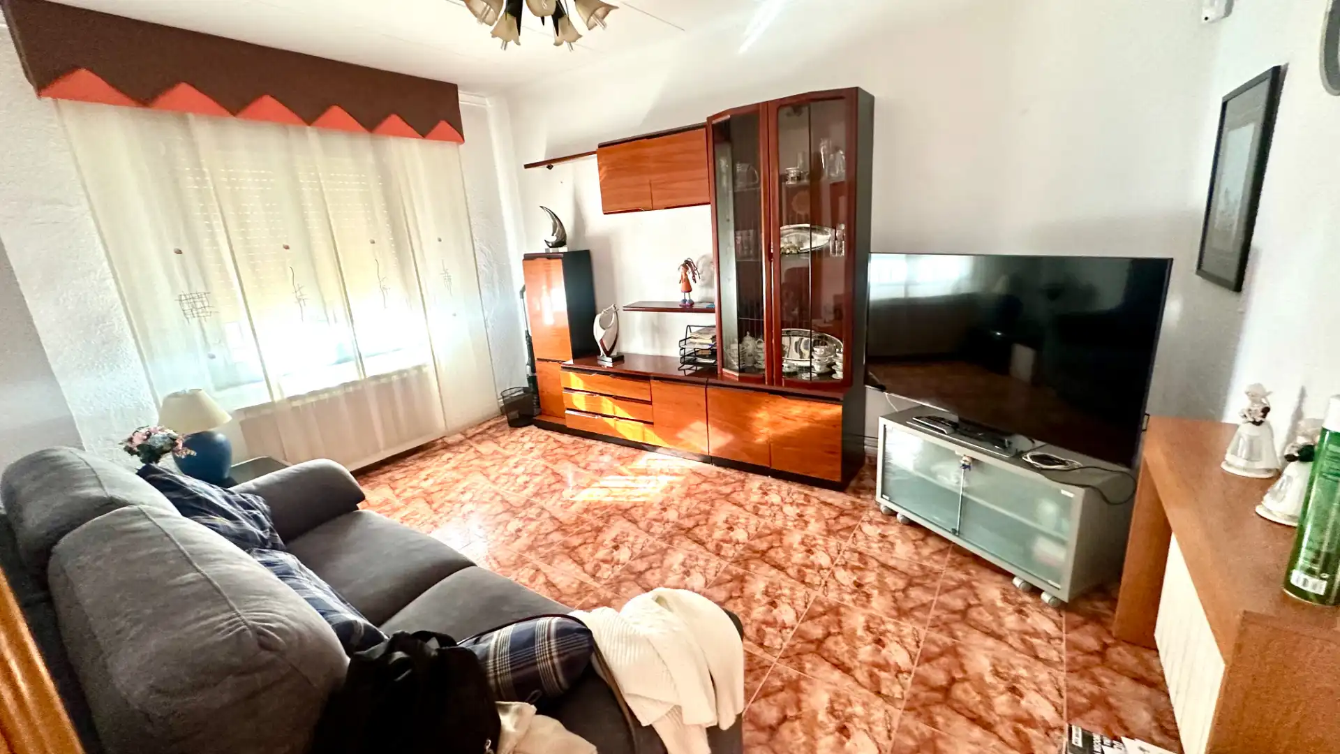 Sala de estar de Casa adosada en venta en Ripollet con Aire acondicionado, Calefacción y Terraza