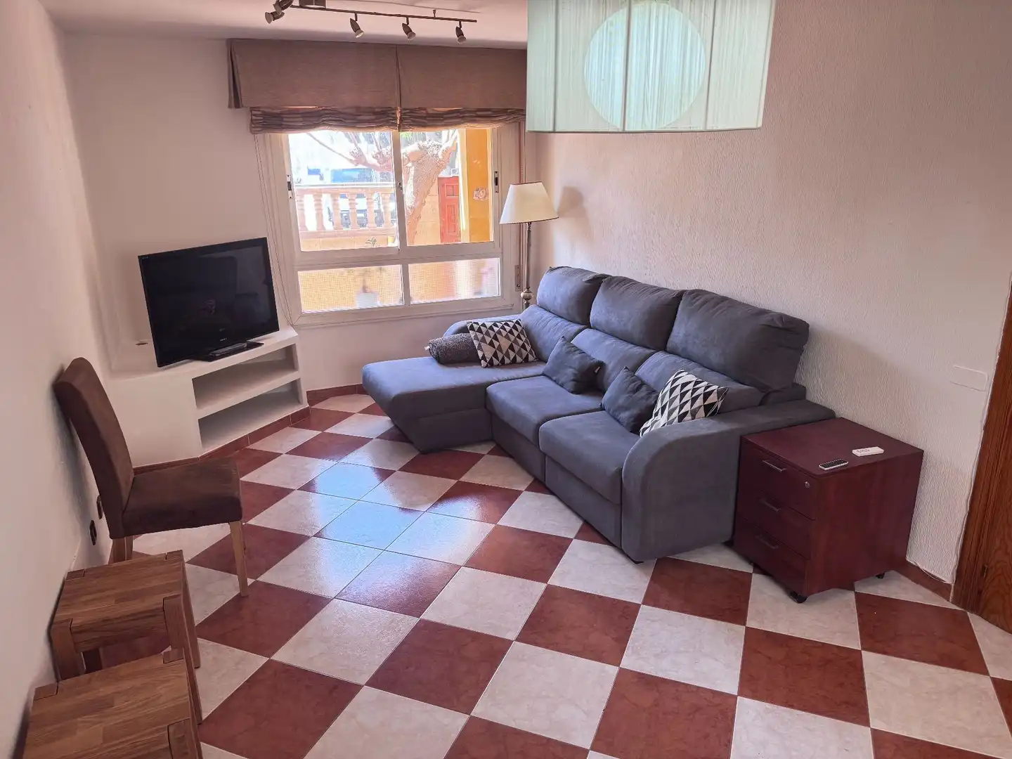 Wohnzimmer von Einfamilien-Reihenhaus zum Verkauf in Roquetas de Mar mit Klimaanlage