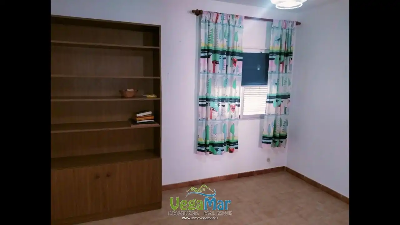 Habitación de Edificio en venta en Nerja