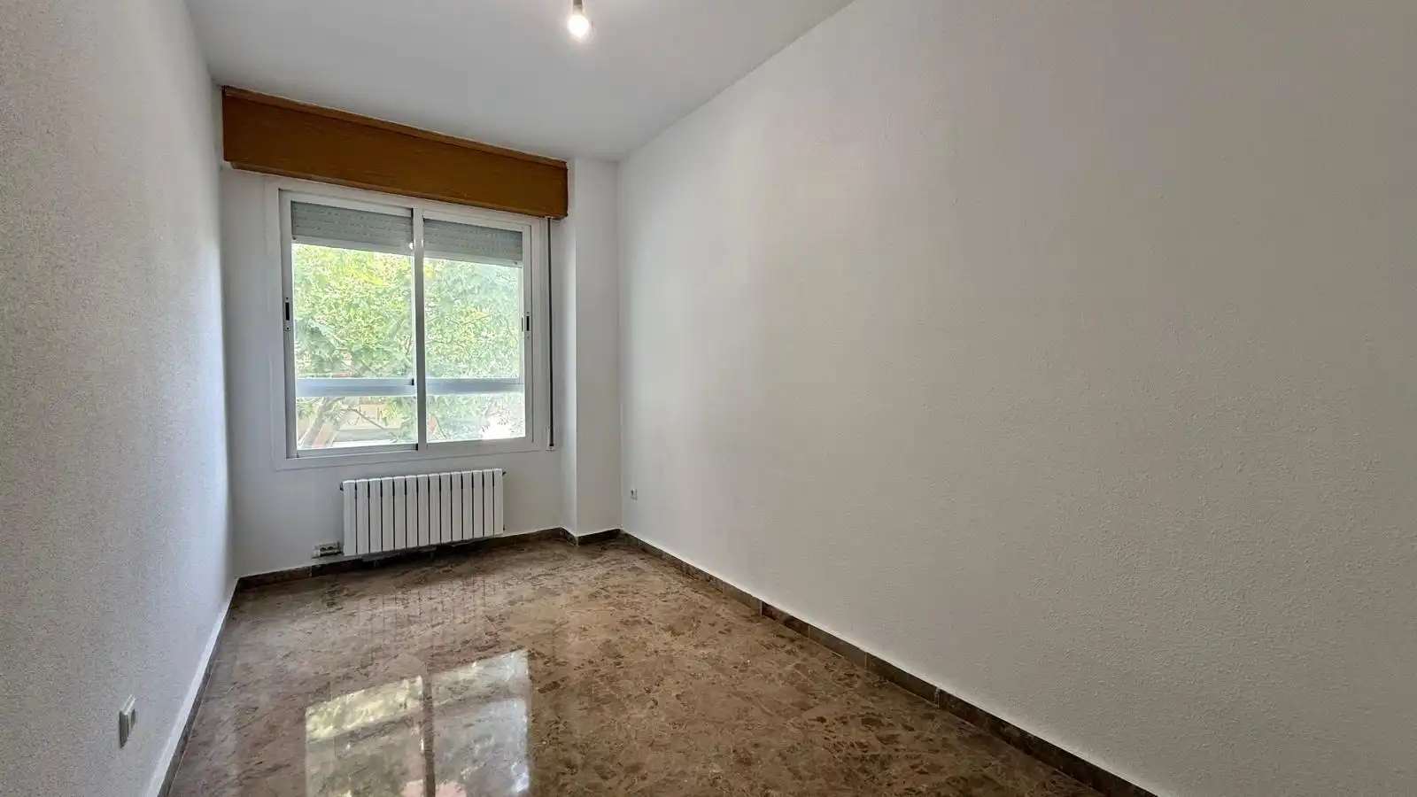 Bedroom of Flat for rent in Zaragoza  with Heating, Terrace and Storage room