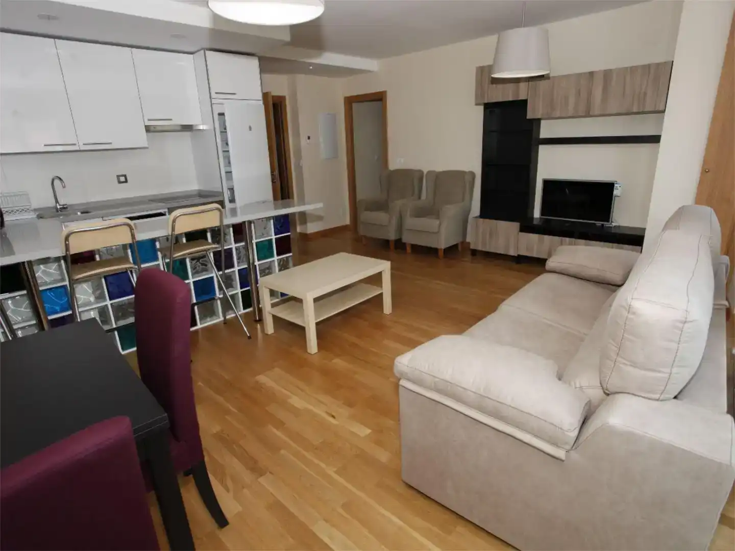 Wohnzimmer von Wohnung zur Miete in Cistierna mit Parkett, Abstellraum und Möbliert