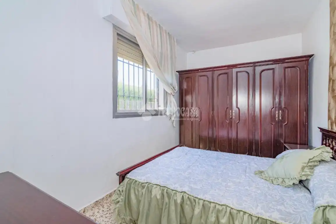 Dormitori de Casa adosada en venda en Armilla amb Jardí privat, Terrassa i Balcó