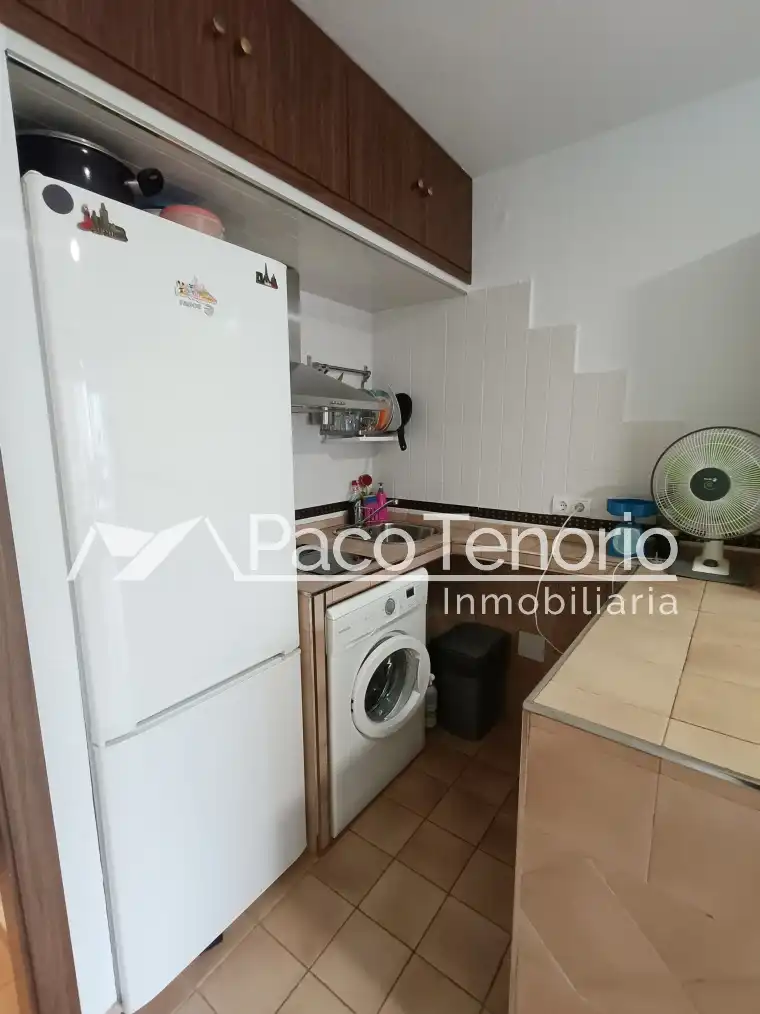 Cocina de Apartamento de alquiler en La Antilla con Amueblado, Lavadora y Microondas