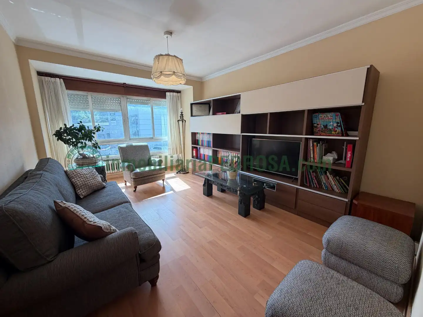 Sala d'estar de Pis de lloguer en Pontevedra Capital  amb Moblat i Balcó