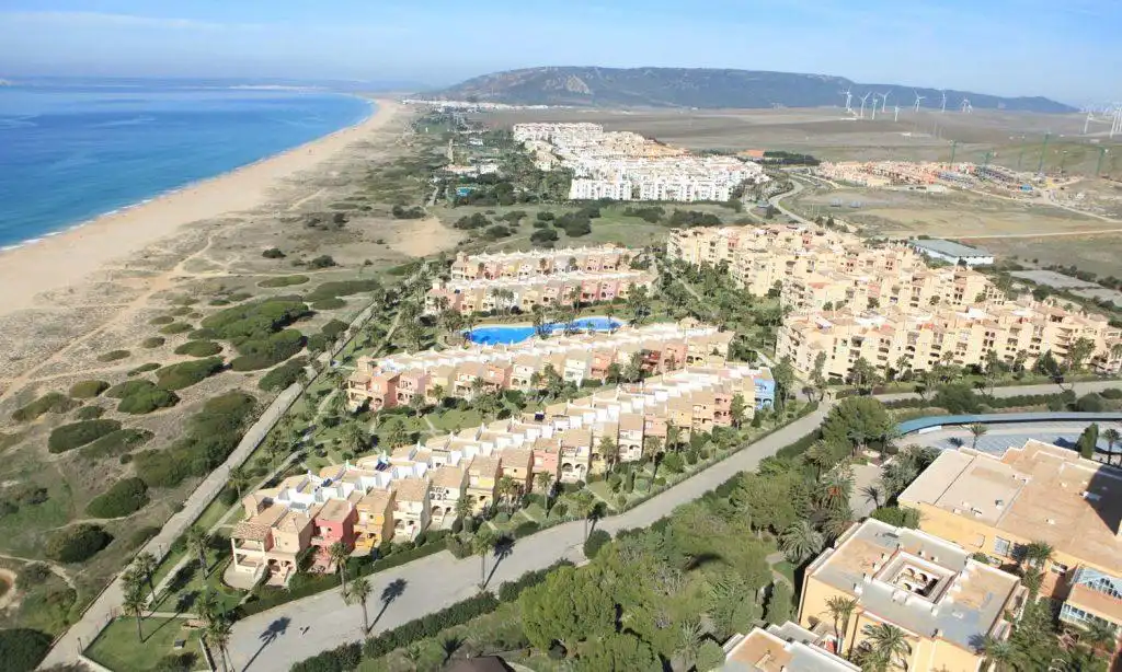 Außenansicht von Wohnung zum Verkauf in Zahara de los Atunes mit Klimaanlage, Terrasse und Abstellraum