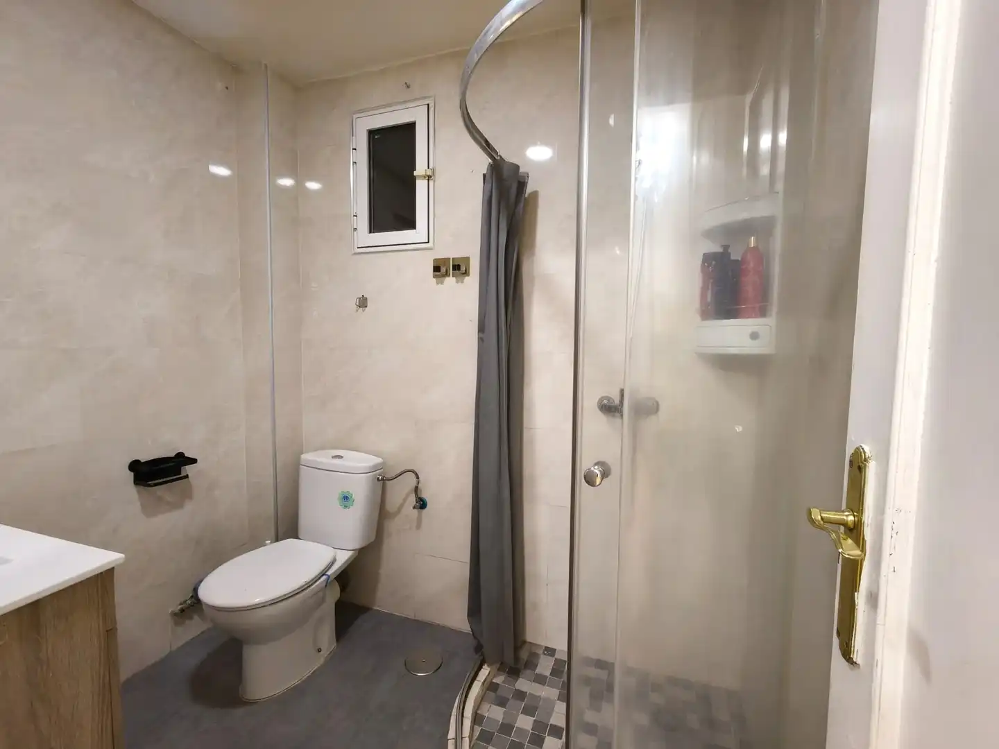 Badezimmer von Wohnungen zum Verkauf in Madrid mit Klimaanlage und Terrasse
