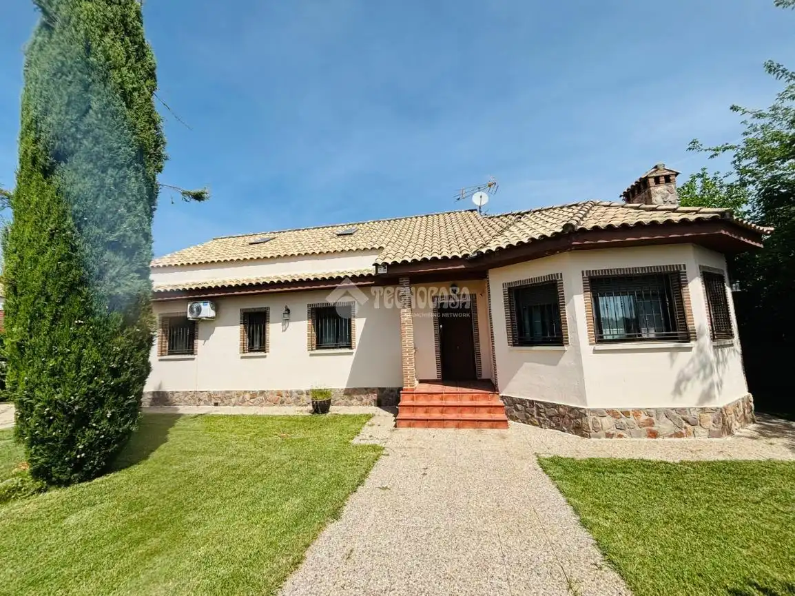 Außenansicht von Haus oder Chalet zum Verkauf in Escalona mit Klimaanlage und Heizung