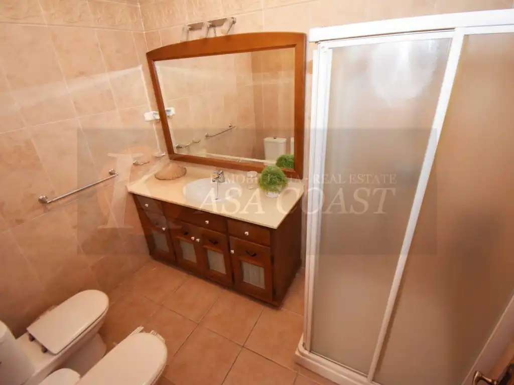 Baño de Piso en venta en Fuengirola con Aire acondicionado y Terraza