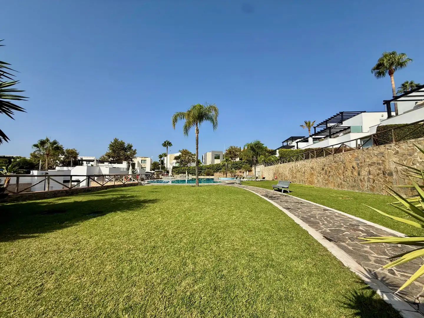 Schwimmbecken von Einfamilien-Reihenhaus zur Miete in Las Chapas - El Rosario