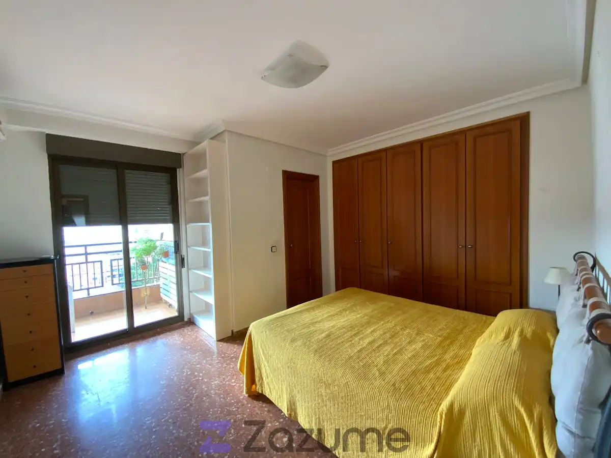 Schlafzimmer von Wohnung zur Miete in Valencia mit Klimaanlage, Heizung und Terrasse